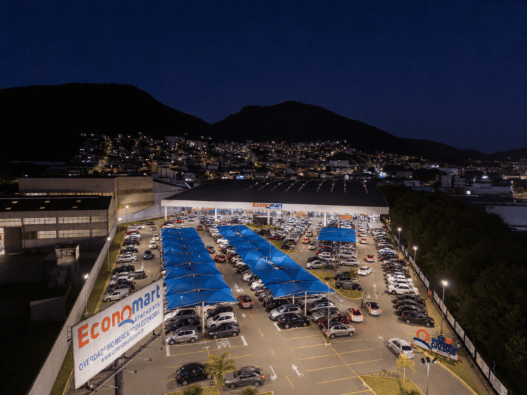 Economart Iluminado na Noite Urbana 1 768x576