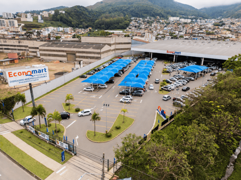 Vista aerea do estacionamento do Economart 768x576